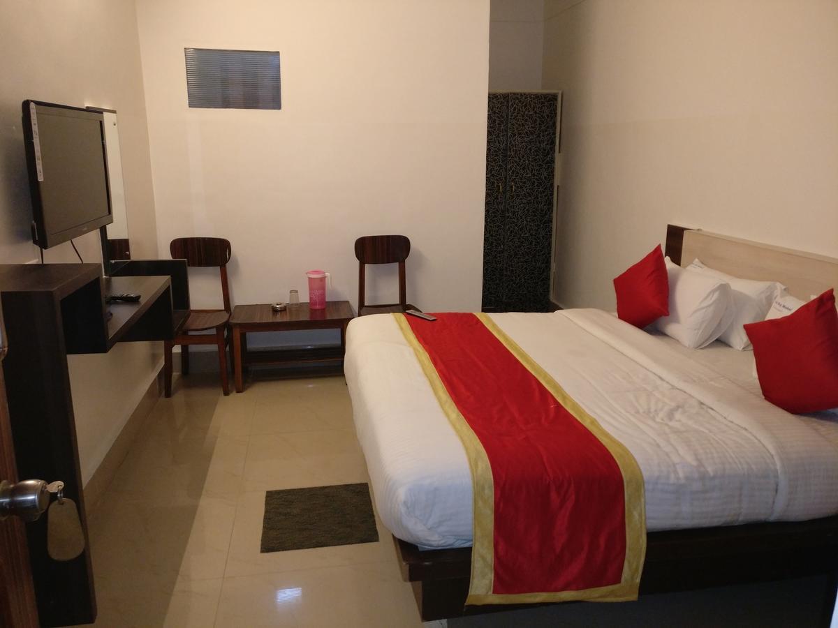 Hotel Raj Mahal Chikmagalūr Exterior foto
